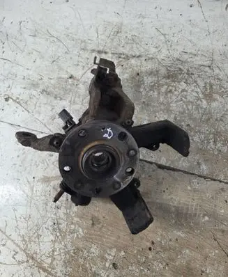 Volkswagen Golf V Front wheel hub