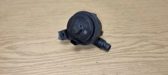 BMW 3 G20 G21 Electric auxiliary coolant/water pump 8840614