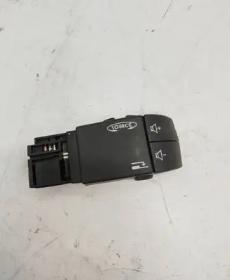 Head unit multimedia control
