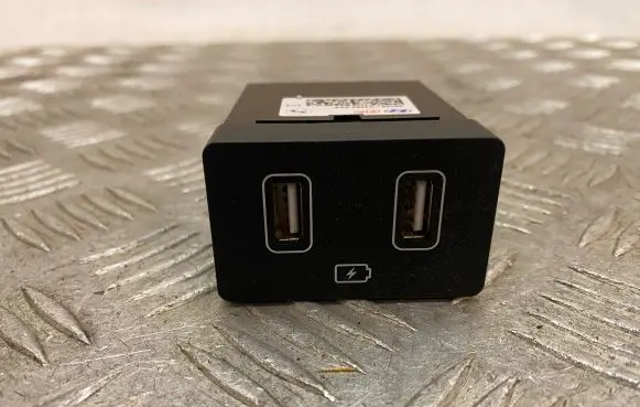 Hyundai Tucson IV NX4 USB socket connector 96125N9500