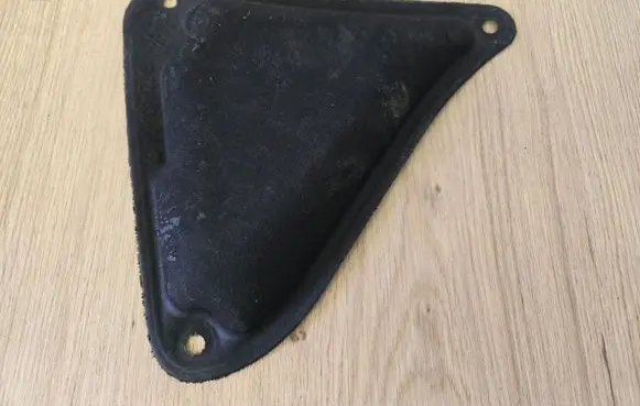 Engine bonnet/hood sound/heat insulation