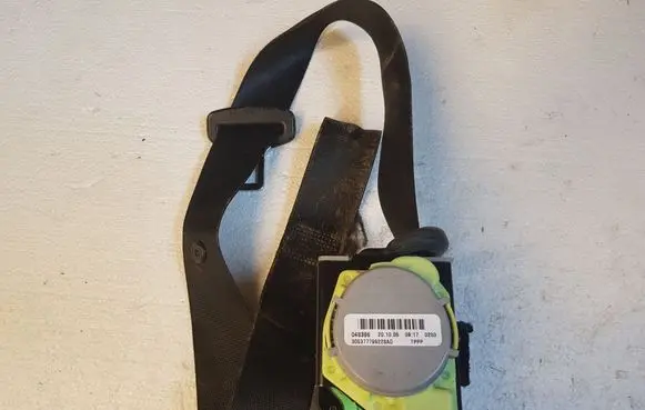 Mercedes-Benz C W203 Front seatbelt 305377799228AD