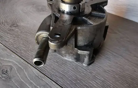 Mercedes-Benz R W251 Vacuum pump A64223065