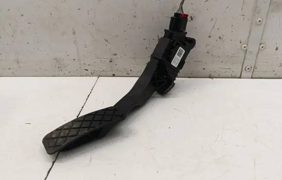 Volkswagen Golf VII Accelerator throttle pedal 5Q0723503D