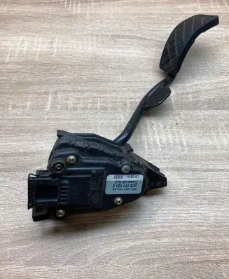 Audi A4 S4 B5 8D Accelerator throttle pedal 8D2721523E 6PV007770