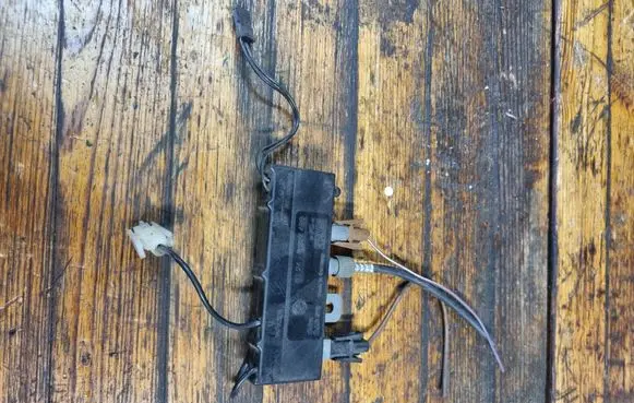 BMW 5 E39 Aerial antenna amplifier 65248352489