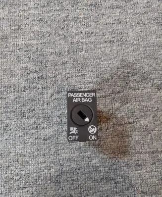 Passenger airbag on/off switch