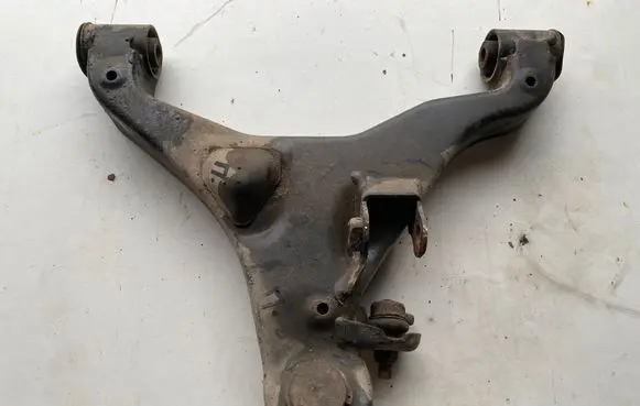 Nissan Pathfinder R51 Front lower control arm/wishbone
