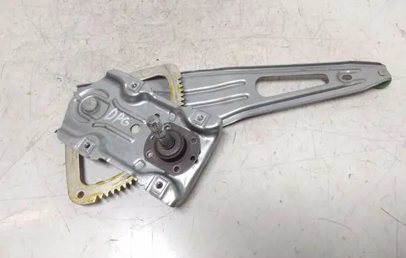 Rear door manual window regulator