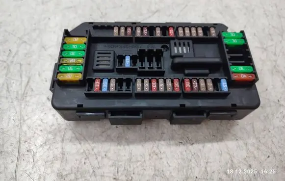 BMW 3 F30 F35 F31 Fuse module 9389068