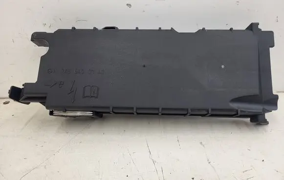 Mercedes-Benz A W176 Fuse box cover A2465451440