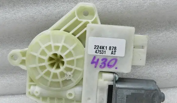 Volkswagen Golf VII Rear door window regulator motor 5Q4959811F 5Q4959811A