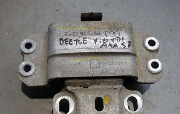 Volkswagen Beetle A5 Engine mount bracket 1K0199555CD