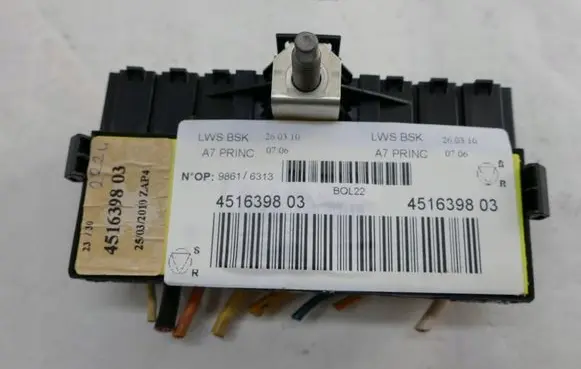 Peugeot 207 CC Fuse module P0C577216