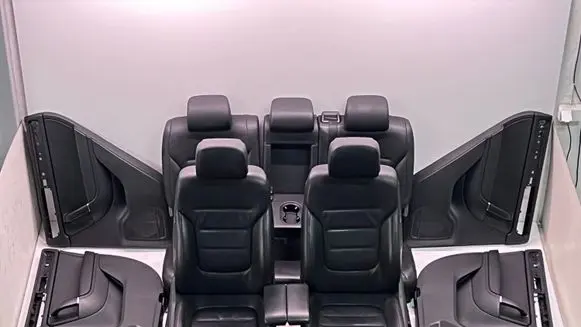 Volkswagen Touareg II Seat and door cards trim set 7P6881405DR 7P6881406EM 7P6864207B