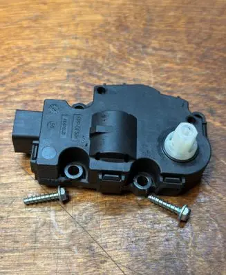 Audi A5 Sportback 8TA Air flap motor/actuator K9749005 EFB330 412650750