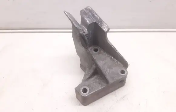 Peugeot 406 Engine mounting bracket 9632011910