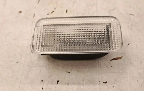 Toyota Avensis T270 Front door interior light 8133005050