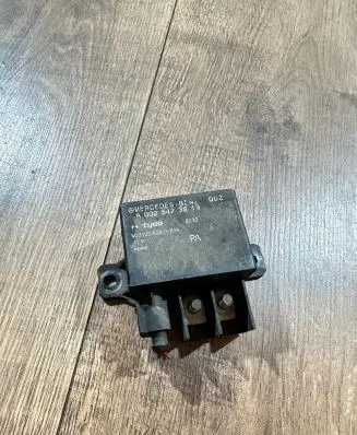 Mercedes-Benz E W211 Charging relay A0025423819 V231322A2001X14