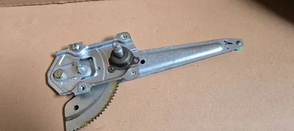 Suzuki Ignis Rear door manual window regulator 8351075G00