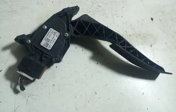 Opel Insignia A Accelerator throttle pedal 13237352 6PV00976500 03062009