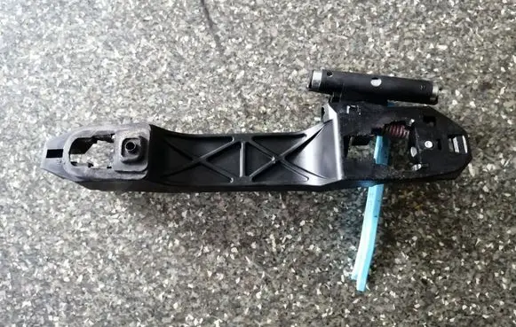 Rear door exterior handle/bracket