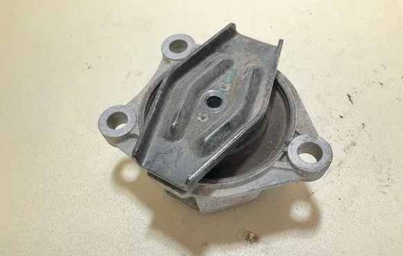 Polestar 2 Engine mount bracket 31686296