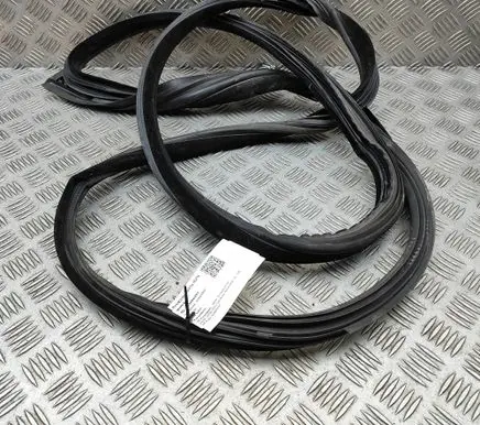 BMW 6 F12 F13 Rubber seal front coupe door 7268799