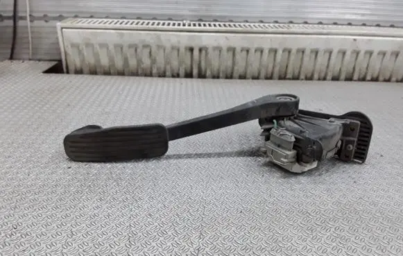 Volvo S60 Accelerator throttle pedal 30683516