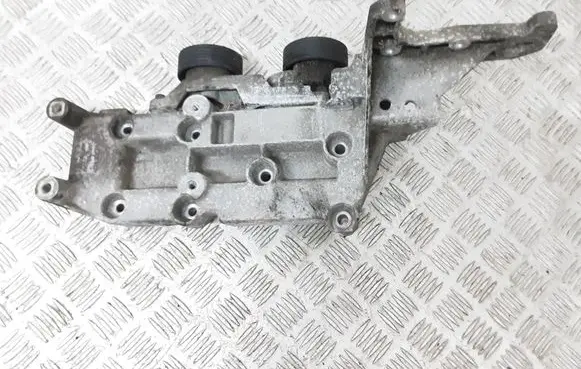 Volvo XC90 Generator/alternator bracket 30757168