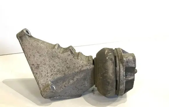 Audi A8 S8 D2 4D Engine mounting bracket 4D0199307E
