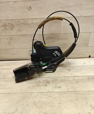 Toyota Avensis T250 Rear door lock 