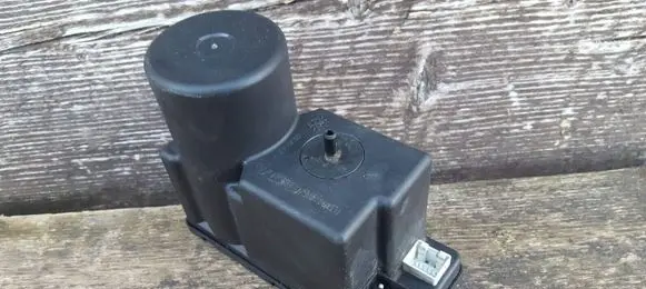 Audi A6 S6 C4 4A Central locking vacuum pump 4A0862257A