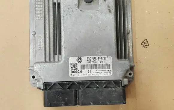 Volkswagen Touran I Engine control unit/module 03G906016DK 0281011946