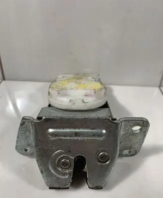 Mitsubishi Grandis Tailgate/trunk/boot lock/catch/latch