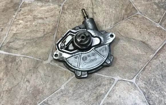 Mercedes-Benz B W245 Vacuum pump 200000044