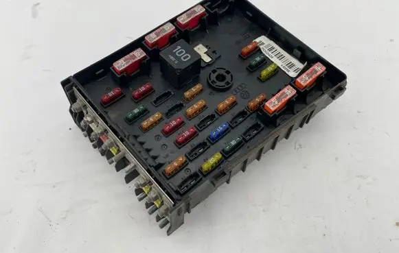 Volkswagen PASSAT CC Fuse module 3C0937125