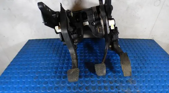 Opel Astra K Pedal assembly 39117364 13373776 A180625062124
