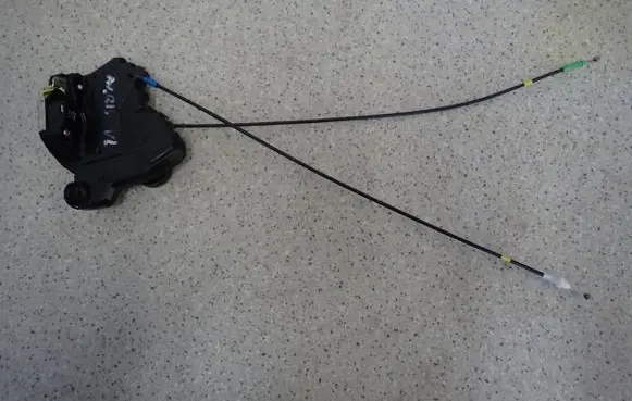 Toyota Auris 150 Rear door lock