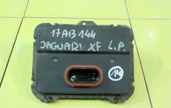 Jaguar XE LED ballast control module 5DF011818