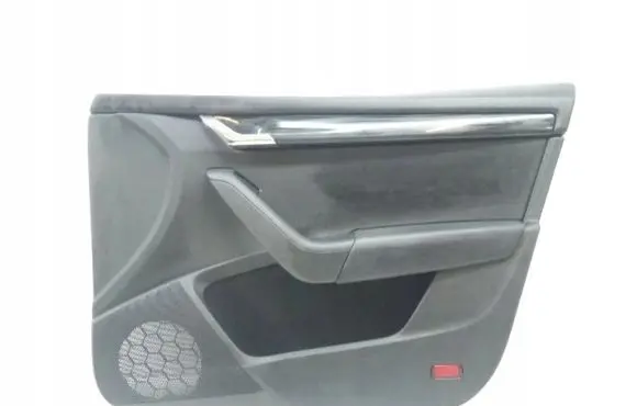 Skoda Octavia Mk3 (5E) Front door card panel trim