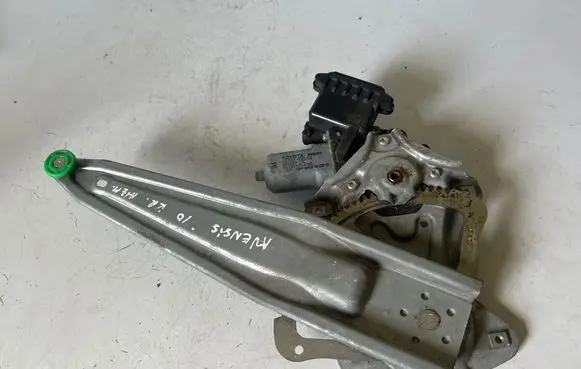 Toyota Avensis T270 Rear door window regulator with motor 977556108 8570102010 961920100