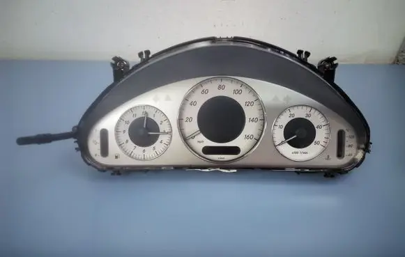 Mercedes-Benz E W211 Speedometer (instrument cluster) A2114407711 110080382076