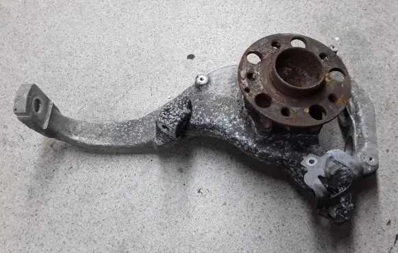 Mercedes-Benz C AMG W205 Front wheel hub spindle knuckle AMG2054800