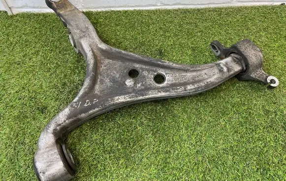 Mercedes-Benz ML W166 Front lower control arm/wishbone A1663330414 16804A