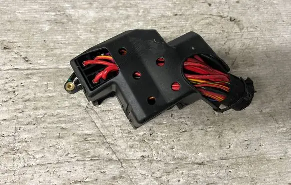 Volkswagen Touareg I Fuse module 7L0941828