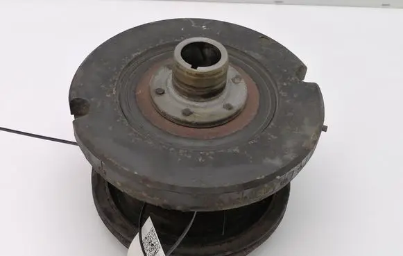 Mercedes-Benz 380 560SEC C126 Crankshaft pulley 1170300503 R1170300503