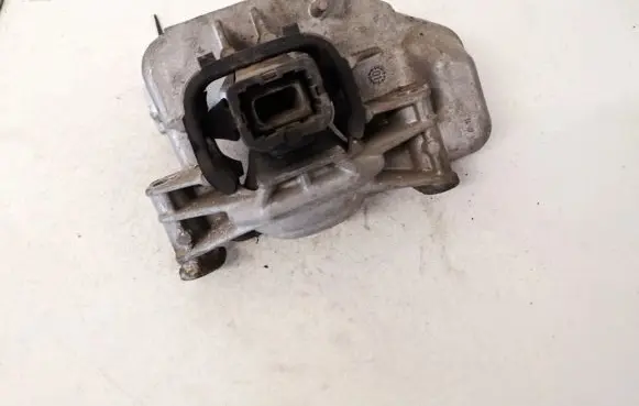 Citroen C3 Engine mount bracket