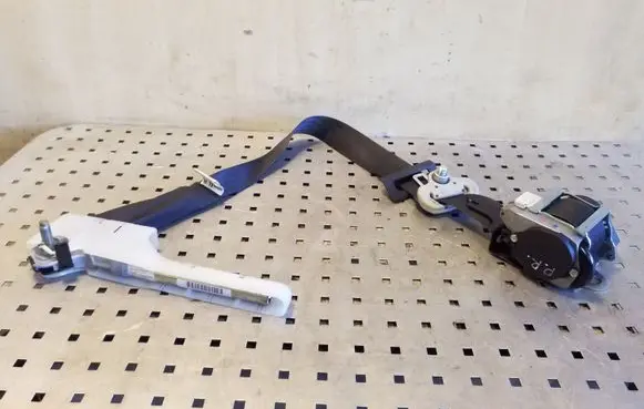 Nissan Juke I F15 Front seatbelt 617968000A