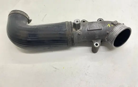 Volvo V70 Intercooler hose/pipe 08631538